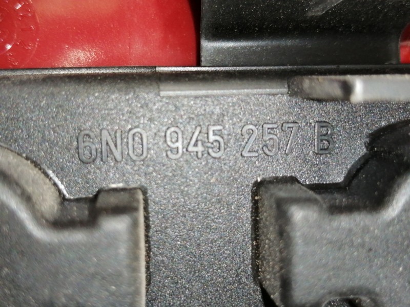 Recambio de piloto trasero derecho para volkswagen polo berlina (6n2) trendline referencia OEM IAM 6N0945257B  