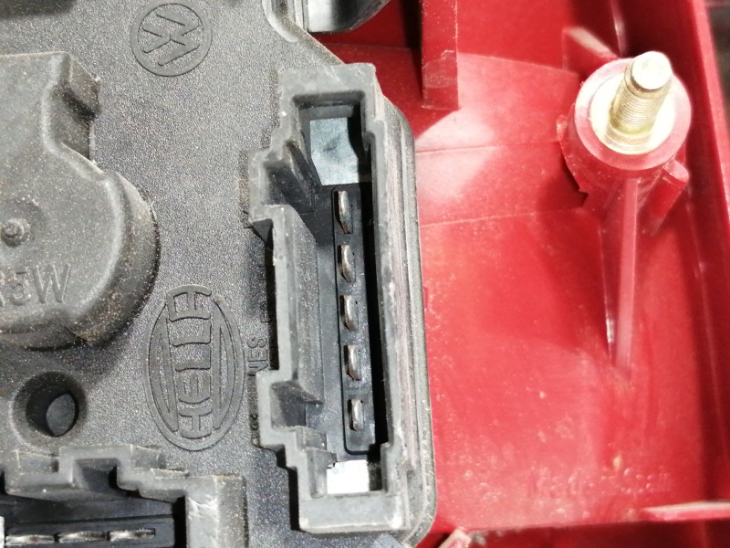 Recambio de piloto trasero derecho para volkswagen polo berlina (6n2) trendline referencia OEM IAM 6N0945257B  