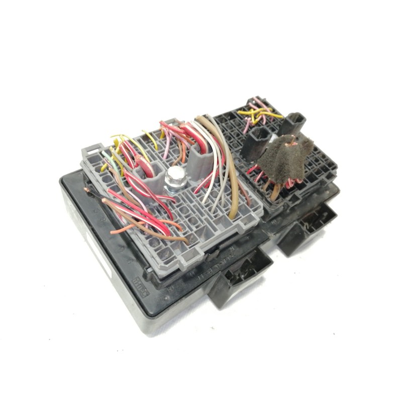 Recambio de caja reles / fusibles para chevrolet captiva 2.0 vcdi lt referencia OEM IAM 9682108282  