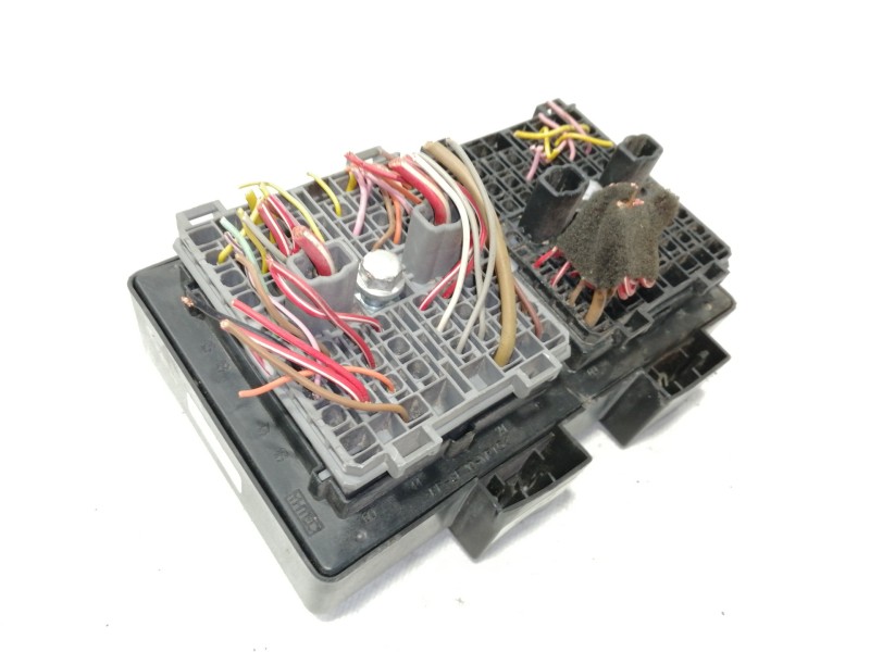 Recambio de caja reles / fusibles para chevrolet captiva 2.0 vcdi lt referencia OEM IAM 9682108282  