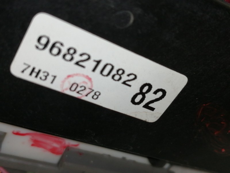 Recambio de caja reles / fusibles para chevrolet captiva 2.0 vcdi lt referencia OEM IAM 9682108282  