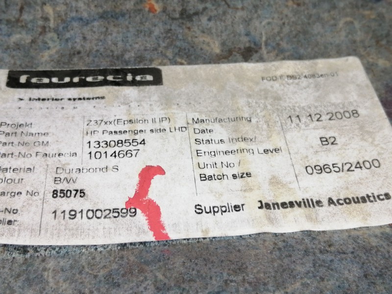 Recambio de guantera para opel insignia berlina cosmo referencia OEM IAM 13308554  