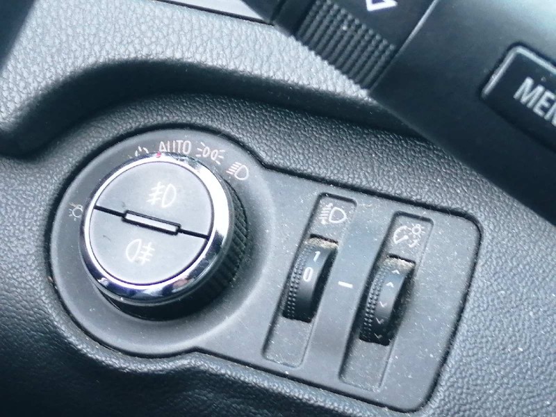 Recambio de mando luces para opel insignia berlina cosmo referencia OEM IAM 13268702  