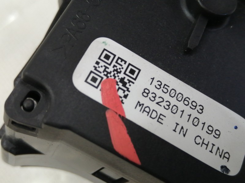 Recambio de mando limpia para opel insignia berlina cosmo referencia OEM IAM 13500693  