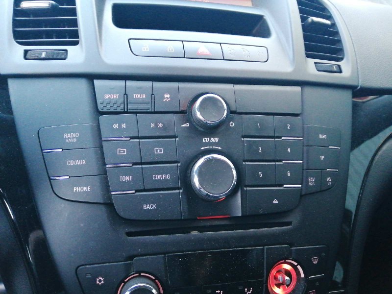 Recambio de sistema audio / radio cd para opel insignia berlina cosmo referencia OEM IAM 13273252  