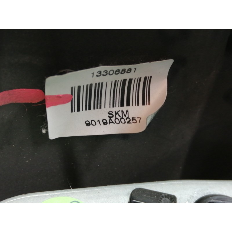 Recambio de volante para opel insignia berlina cosmo referencia OEM IAM 13306881  