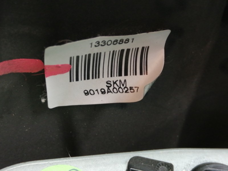 Recambio de volante para opel insignia berlina cosmo referencia OEM IAM 13306881  