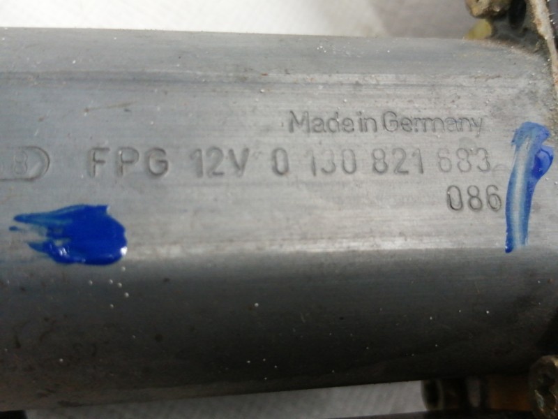 Recambio de elevalunas delantero derecho para ford fiesta berlina (dx) ghia referencia OEM IAM 0130821683  