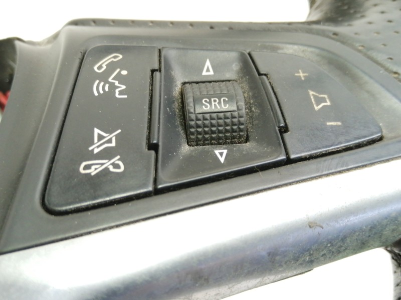 Recambio de volante para opel insignia berlina cosmo referencia OEM IAM 13306881  