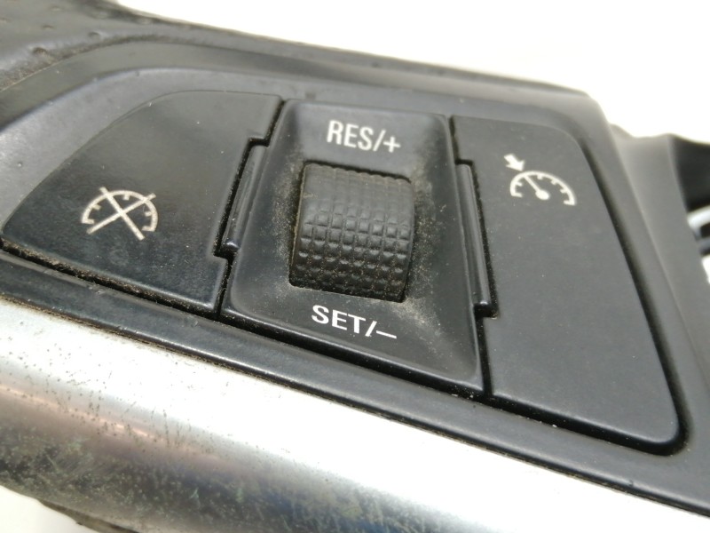 Recambio de volante para opel insignia berlina cosmo referencia OEM IAM 13306881  