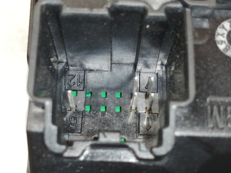 Recambio de mando elevalunas delantero derecho para opel insignia berlina cosmo referencia OEM IAM 13301886  