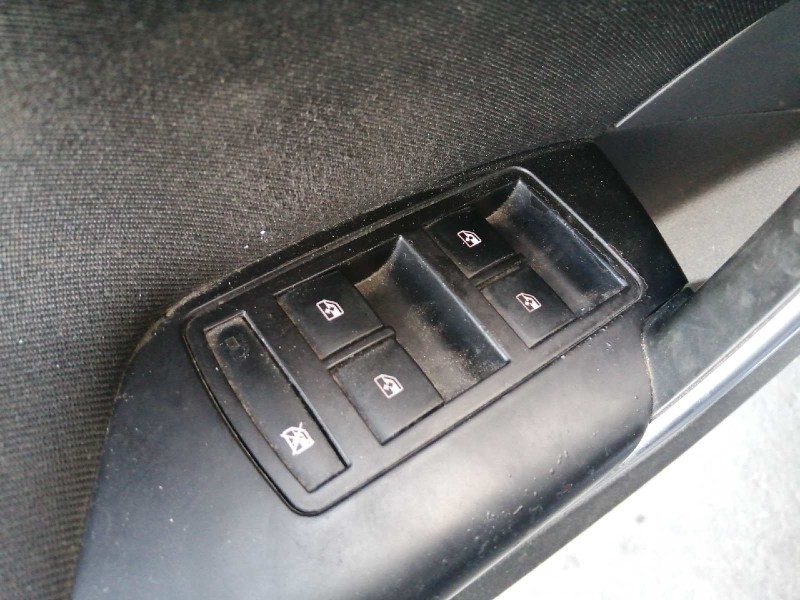 Recambio de mando elevalunas delantero izquierdo para opel insignia berlina cosmo referencia OEM IAM 13301743  