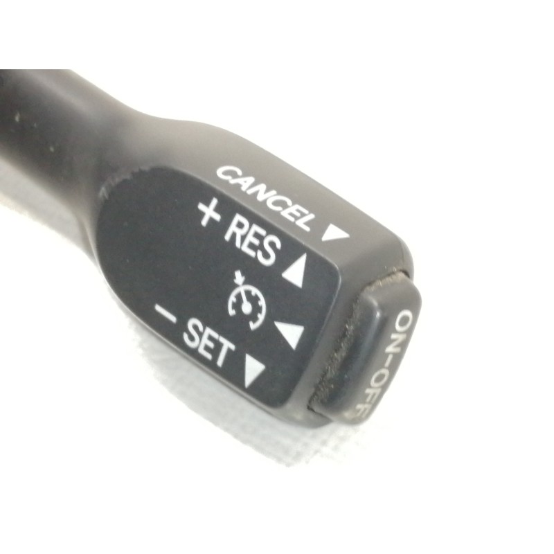 Recambio de mando volante para toyota auris active referencia OEM IAM 18A174  