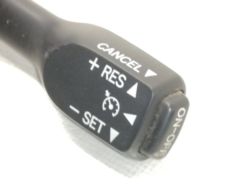 Recambio de mando volante para toyota auris active referencia OEM IAM 18A174  