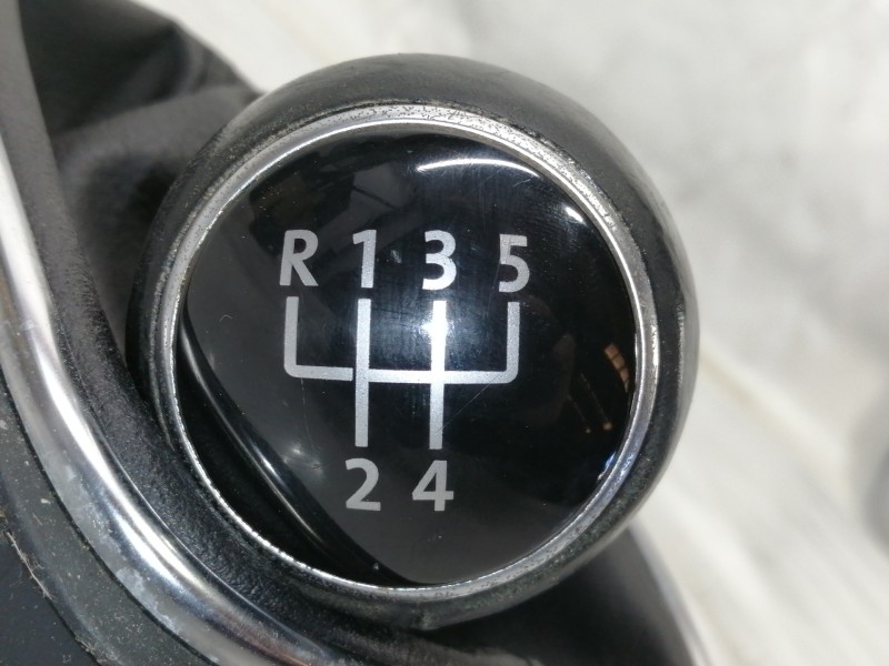 Recambio de pomo palanca cambio para volkswagen golf vi (5k1) rabbit bluemotion referencia OEM IAM 1K0711113CF  