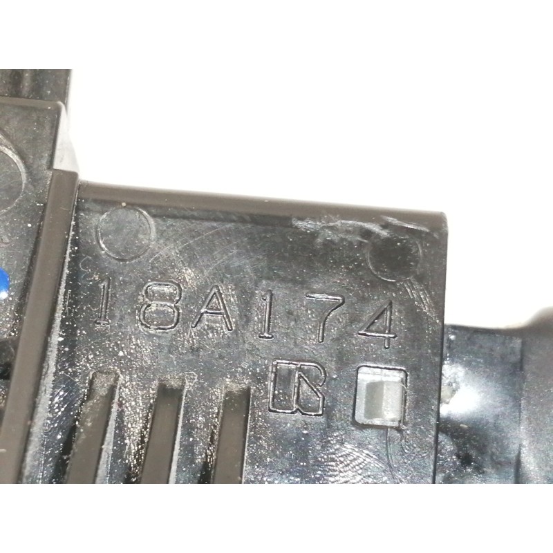 Recambio de mando volante para toyota auris active referencia OEM IAM 18A174  