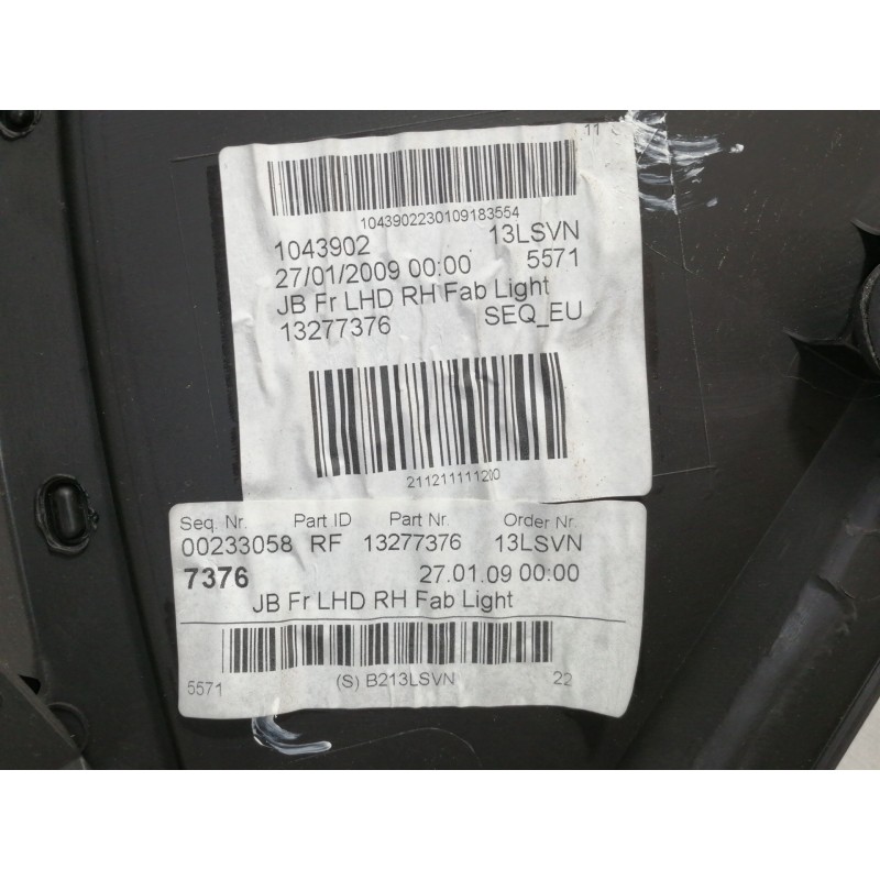 Recambio de guarnecido puerta delantera derecha para opel insignia berlina cosmo referencia OEM IAM 13277376  