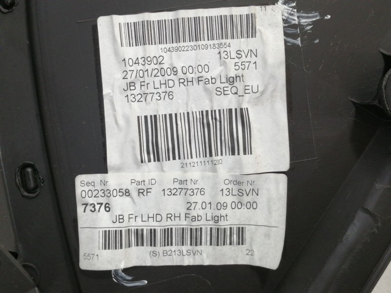 Recambio de guarnecido puerta delantera derecha para opel insignia berlina cosmo referencia OEM IAM 13277376  