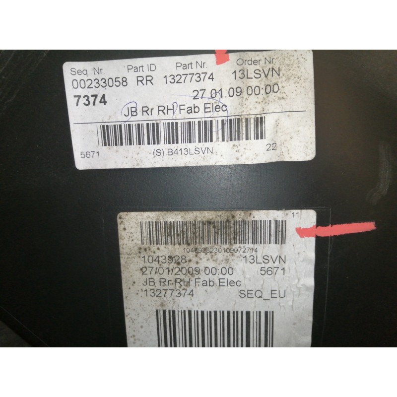 Recambio de guarnecido puerta trasera derecha para opel insignia berlina cosmo referencia OEM IAM 13277374  