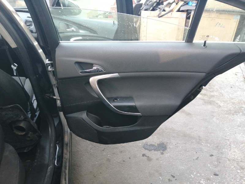 Recambio de guarnecido puerta trasera derecha para opel insignia berlina cosmo referencia OEM IAM 13277374  