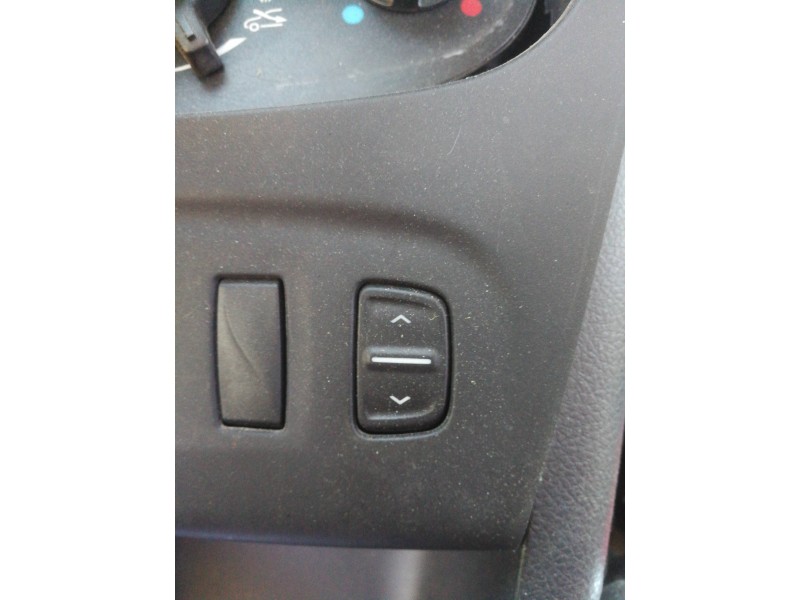 Recambio de mando elevalunas delantero derecho para dacia sandero ambiance referencia OEM IAM 254214937R  