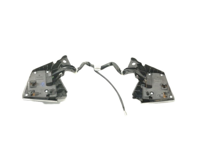 Recambio de mando volante para toyota auris active referencia OEM IAM 8425002160  