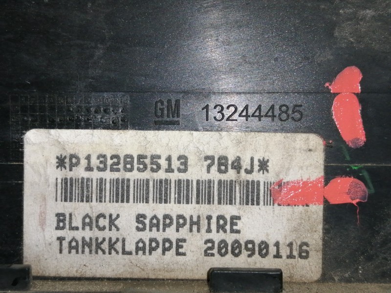 Recambio de tapa exterior combustible para opel insignia berlina cosmo referencia OEM IAM 13267340  