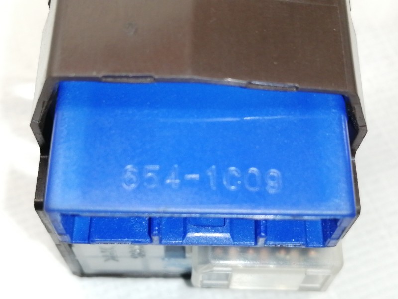 Recambio de mando retrovisor para toyota auris active referencia OEM IAM 183639  