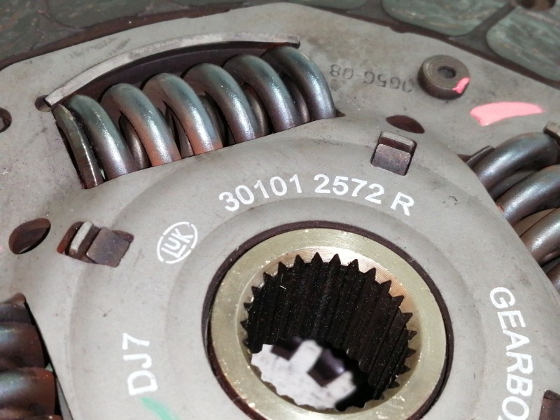 Recambio de kit embrague para dacia sandero ambiance referencia OEM IAM 301012572R  