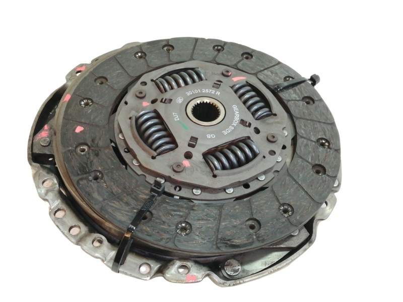 Recambio de kit embrague para dacia sandero ambiance referencia OEM IAM 301012572R  