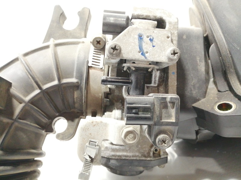 Recambio de colector admision para honda cr-v (rd8) es referencia OEM IAM 17100PNCJ0  