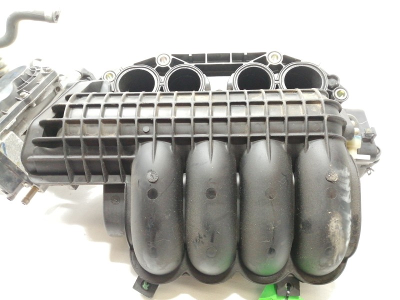 Recambio de colector admision para honda cr-v (rd8) es referencia OEM IAM 17100PNCJ0  