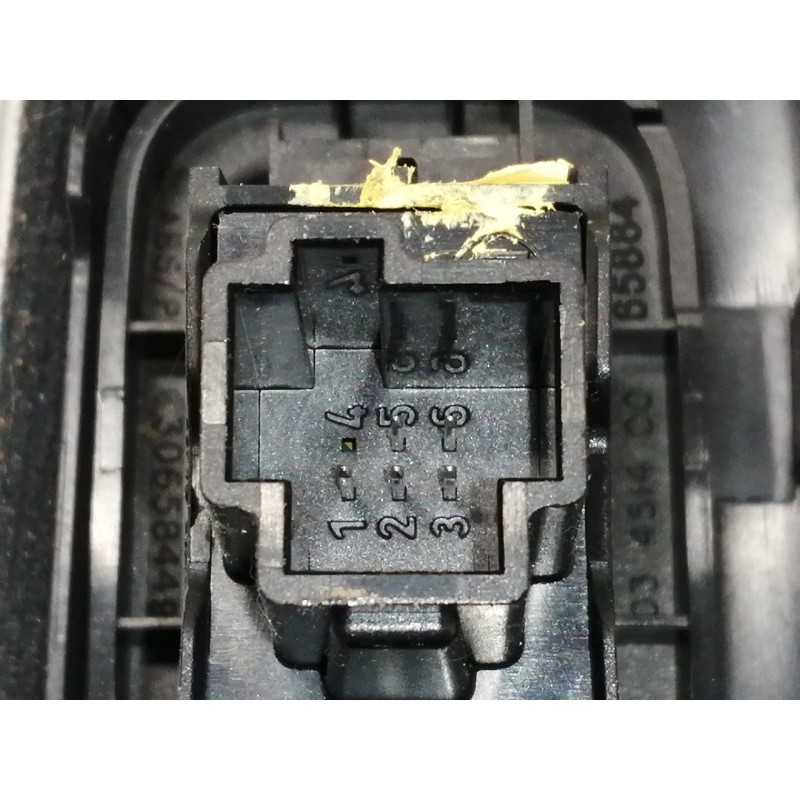 Recambio de mando elevalunas trasero derecho para volvo s40 berlina 2.0 d kinetic referencia OEM IAM 8679681 03451400 65884