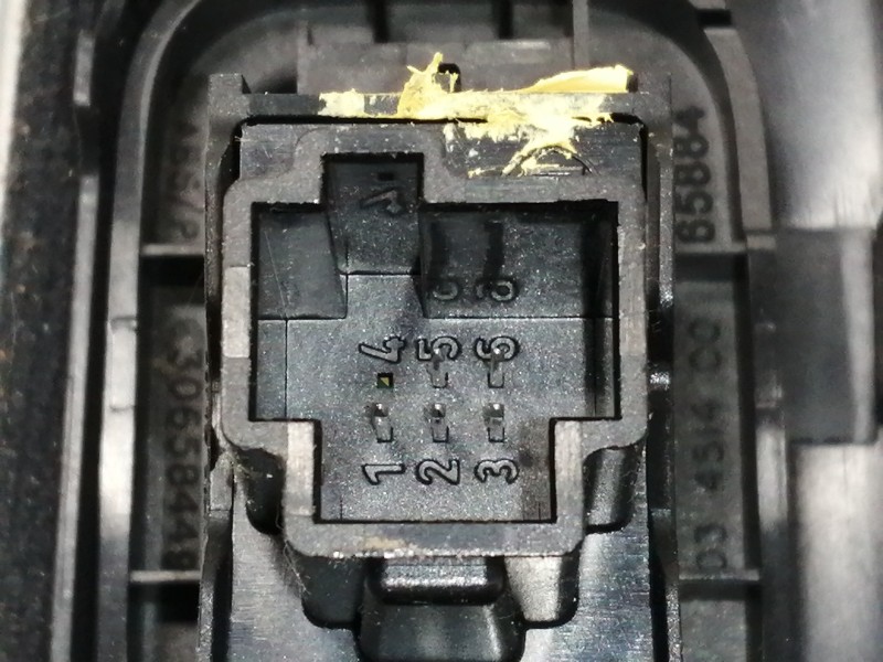 Recambio de mando elevalunas trasero derecho para volvo s40 berlina 2.0 d kinetic referencia OEM IAM 8679681 03451400 65884