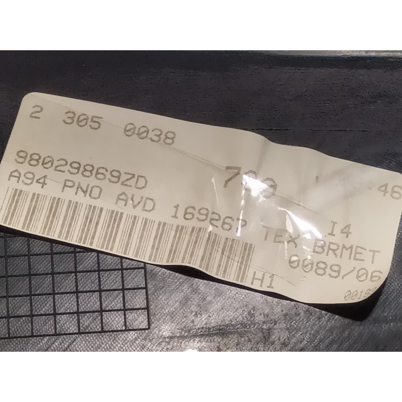 Recambio de guarnecido puerta delantera derecha para peugeot 2008 (--.2013) allure referencia OEM IAM 98029869ZD  