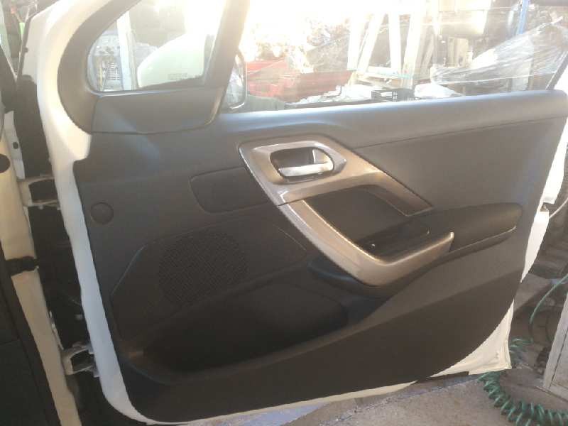 Recambio de guarnecido puerta delantera derecha para peugeot 2008 (--.2013) allure referencia OEM IAM 98029869ZD  