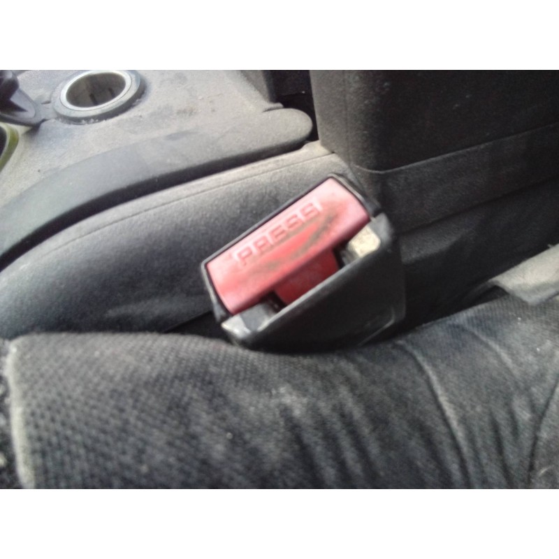 Recambio de enganche cinturon delantero izquierdo para citroën c4 coupe vtr plus referencia OEM IAM B9132AC16 501581804 