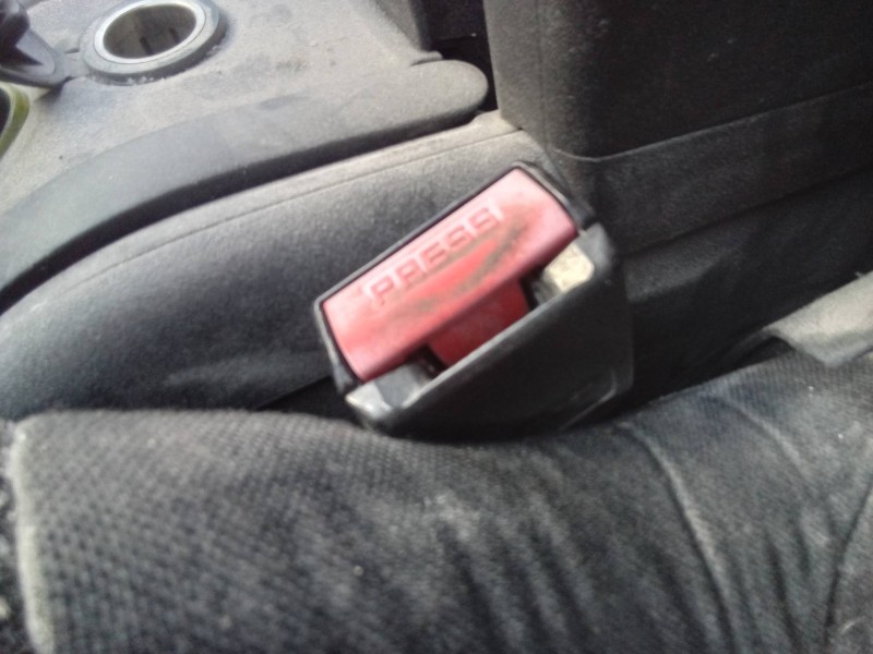 Recambio de enganche cinturon delantero izquierdo para citroën c4 coupe vtr plus referencia OEM IAM B9132AC16 501581804 