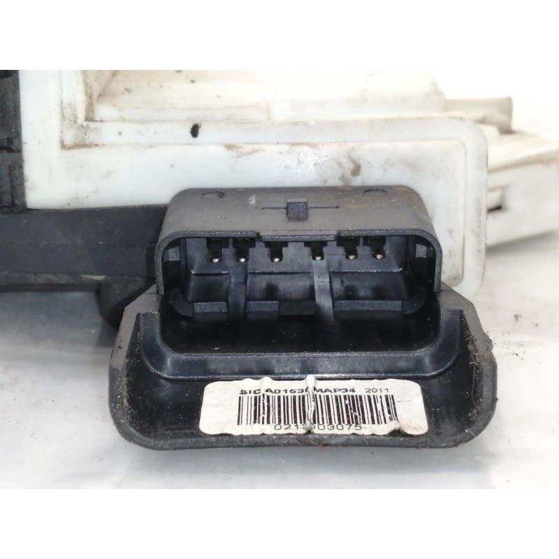 Recambio de cerradura puerta delantera derecha para peugeot partner kombi premium referencia OEM IAM 828405 A01851 4151M1570I3