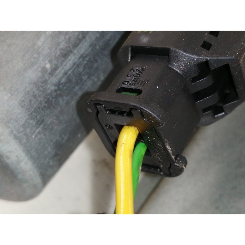 Recambio de elevalunas delantero derecho para peugeot partner kombi premium referencia OEM IAM 402104B  