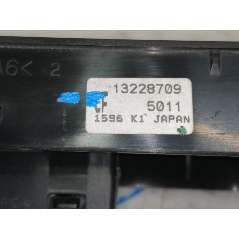 Recambio de mando elevalunas delantero derecho para opel zafira b cosmo referencia OEM IAM 13228709  