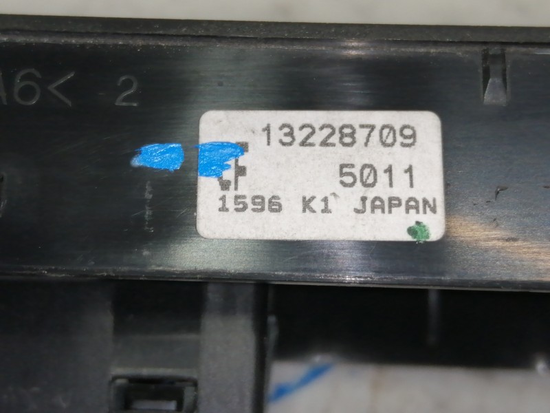 Recambio de mando elevalunas delantero derecho para opel zafira b cosmo referencia OEM IAM 13228709  