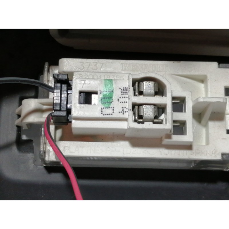 Recambio de cinturon seguridad trasero central para renault clio iii exception 2 referencia OEM IAM 33056057E  