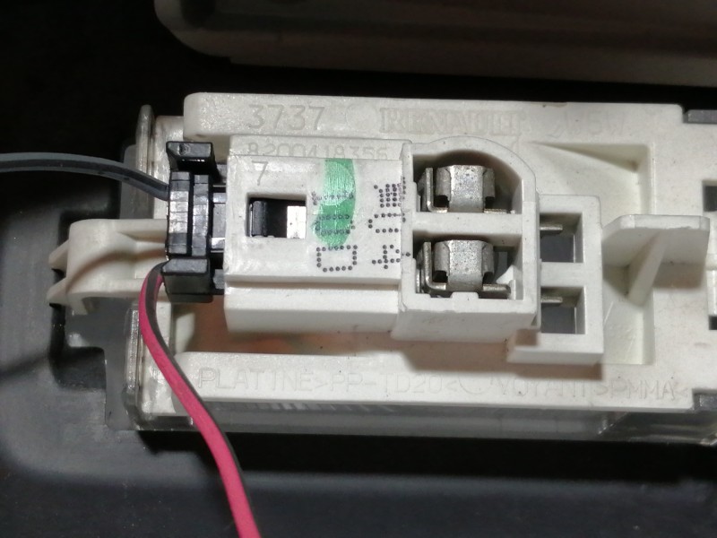 Recambio de cinturon seguridad trasero central para renault clio iii exception 2 referencia OEM IAM 33056057E  