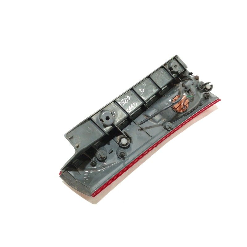 Recambio de piloto trasero derecho para kia cee´d sporty wagon referencia OEM IAM 924041H3  