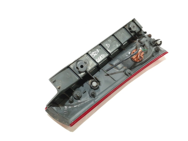 Recambio de piloto trasero derecho para kia cee´d sporty wagon referencia OEM IAM 924041H3  