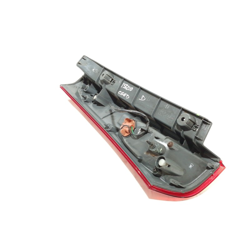 Recambio de piloto trasero derecho para kia cee´d sporty wagon referencia OEM IAM 924041H3  