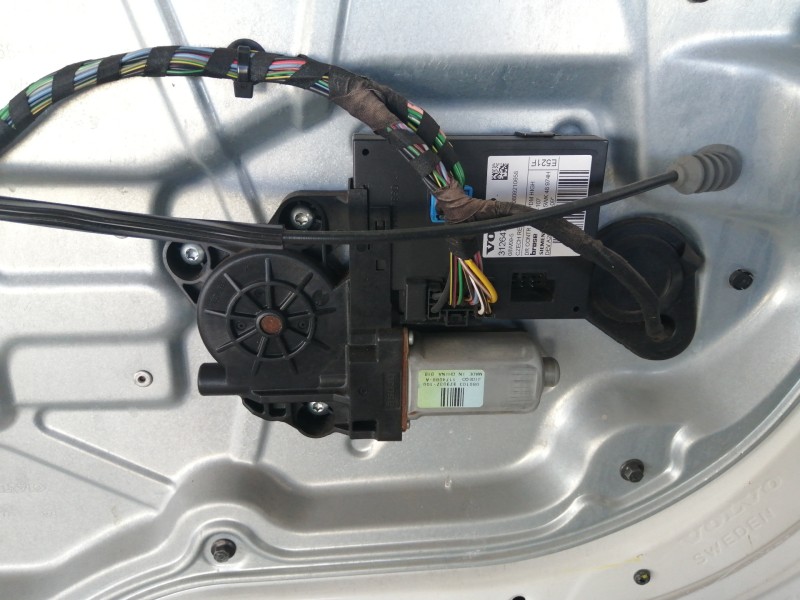 Recambio de puerta delantera derecha para volvo c30 1.6 d kinetic referencia OEM IAM   