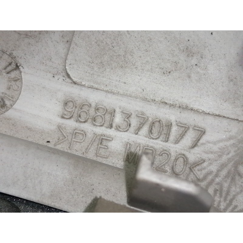 Recambio de luz interior para peugeot 308 premium referencia OEM IAM 9681370177  