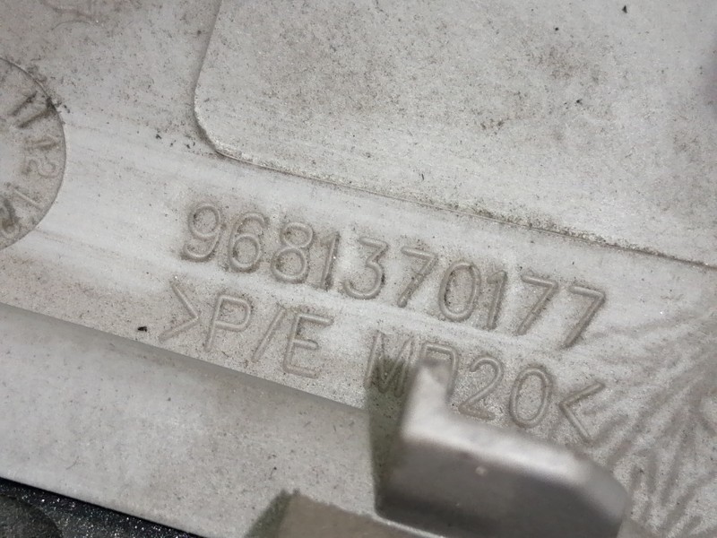 Recambio de luz interior para peugeot 308 premium referencia OEM IAM 9681370177  